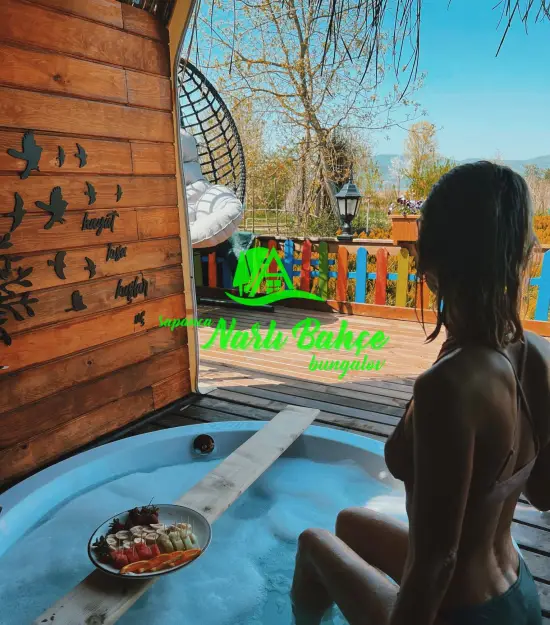 Jakuzili Deluxe Bungalov